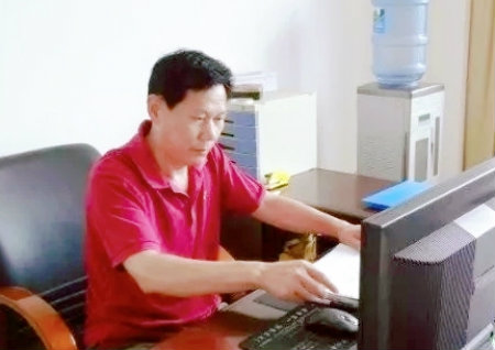 张必林创作中.jpg
