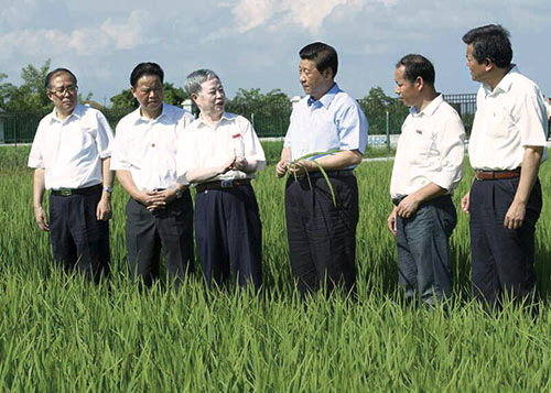 朱英国院士向习近平总书记汇报.jpg