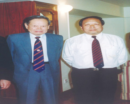 杨振宁博士和李德仁院士在一起.jpg