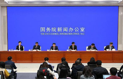 罗文答记者问++.jpg