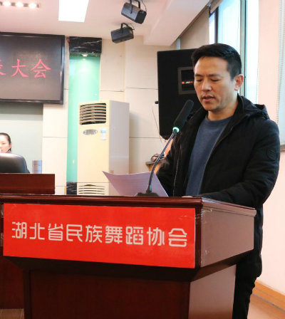 曾军做报告+.jpg