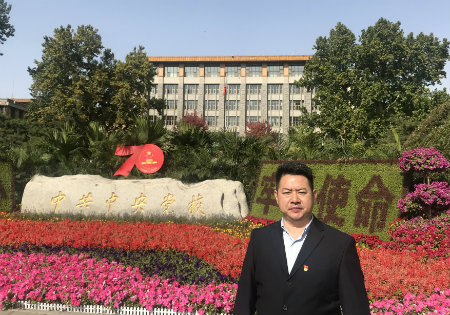 刘赋近照.jpg