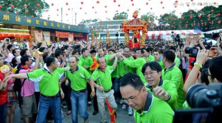 42、新山柔佛古庙的游神庆典，让海.jpg