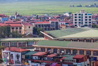 2、奠边府属于越南山区小城，它以五十年代越法之战而闻名世界.jpg