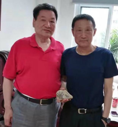 原武汉新闻出版局局长彭小华收藏石头画.jpg