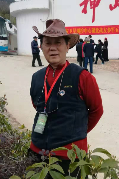 布衣照.jpg
