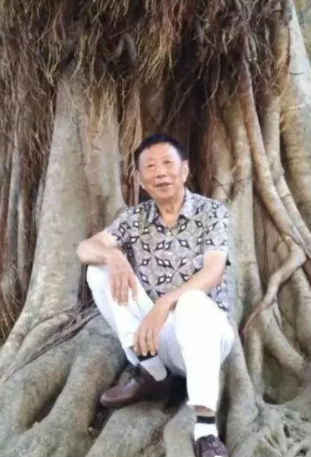 近照+何平东.jpg