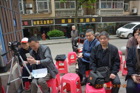 观看演出.jpg