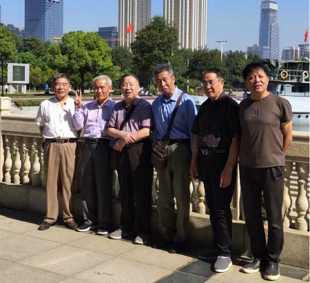 汉江边留影.jpg